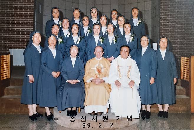 두봉 주교와 수녀들 [두봉 주교 보유 사진 재촬영]