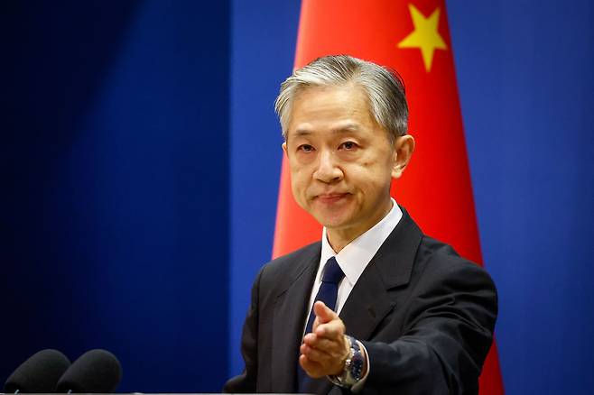 지난 5일 중국 외교부 왕원빈 대변인이 정례 브리핑에서 발언하고 있다./EPA연합뉴스