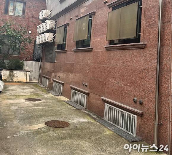 서울 관악구 신림동 일원 반지하 건물 전경. [사진=안다솜 기자]