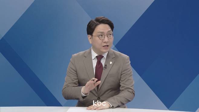 ▲KBC 여의도초대석에 출연한 신인규 국민의힘바로세우기 대표