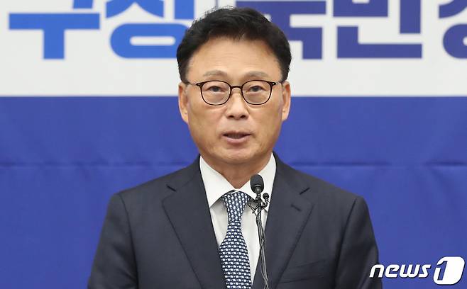 (서울=뉴스1) 임세영 기자 = 박광온 더불어민주당 원내대표가 지난 12일 오전 서울 여의도 국회에서 열린 의원총회에서 모두발언을 하고 있다. 2023.6.12/뉴스1  Copyright (C) 뉴스1. All rights reserved. 무단 전재 및 재배포 금지.