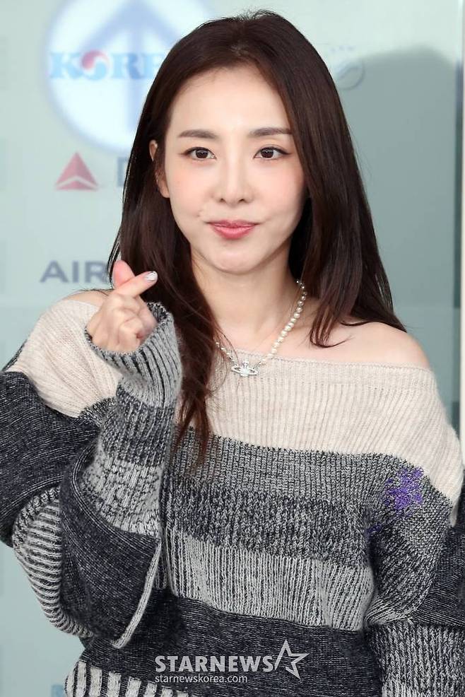 가수 산다라박이 프랑스 파리 패션위크 참석 차 26일 오전 인천국제공항을 통해 출국하고 있다. 2022.09.26 /사진=임성균 기자 tjdrbs23@