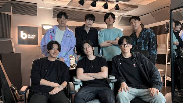 용산 스튜디오에 모인 벤더스 팀원들. 일부는 해외 출장 중이라 함께 하지 못했다.