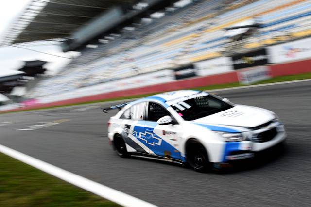 슈퍼레이스 무대를 누빈 쉐보레 크루즈 레이스카