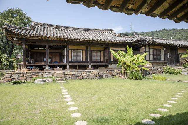 매원마을은 마을 영역의 확장 및 생활 방식 등의 변화 속에서 다른 영남지방의 동족마을과 구별되는 시대적 특징을 잘 보여주고 있다.  칠곡군 제공