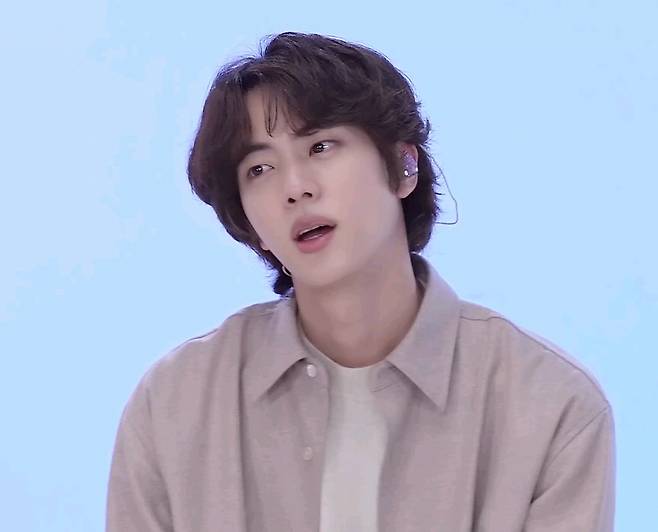 모든 것이 완벽! 방탄소년단 진 'Take Two' 직캠 영상 공개