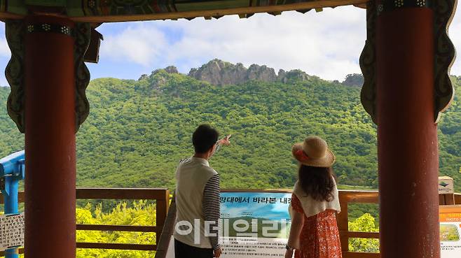 전망대에서 바라본 내장산 서래봉 (사진=김명상 기자)