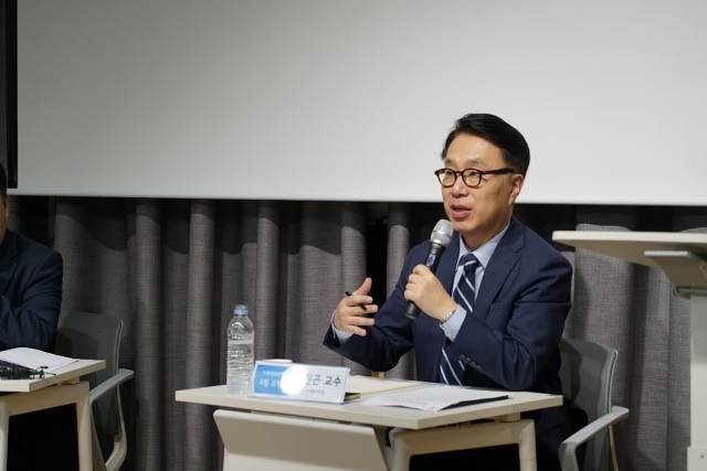 박원곤 이화여대 북한학과 교수가 15일 서울 성동구 미래목회와말씀연구원 지혜의샘에서 ‘미중 경쟁 시대의 대한민국: 한국교회의 역할과 과제’를 주제로 강연하고 있다. 한반도평화연구원 제공