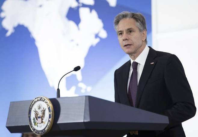 토니 블링컨 미국 국무장관이 15일(현지시간) 국무부에서 ‘인신매매 실태 보고서’를 발표하고 있다. [사진 = 연합뉴스]