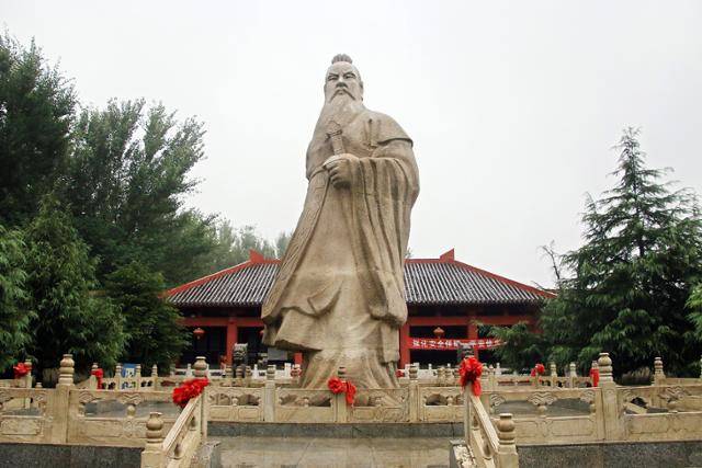 보저우 조조공원의 조조 조각상과 기념관. ⓒ최종명