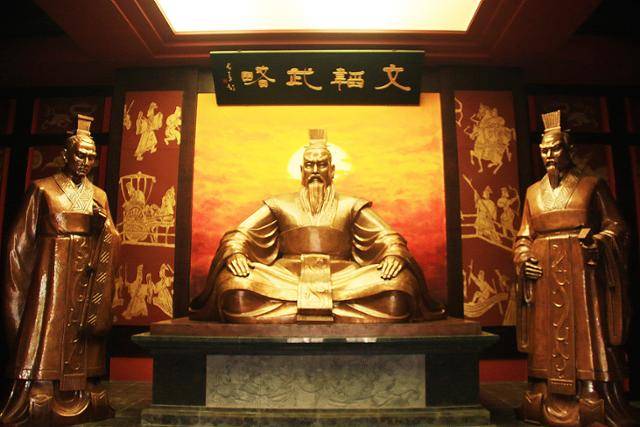 보저우 위무사의 조씨 삼부자 조각상. ⓒ최종명