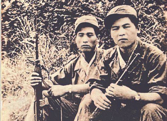6·25전쟁 중 중국인 부대인 SC지대에서 활약한 김육안 회장의 아버지 김성정씨(왼쪽)와 오촌 당숙 김정의씨. 김정의씨는 낙하산으로 침투 중 실종됐다. [중앙포토]