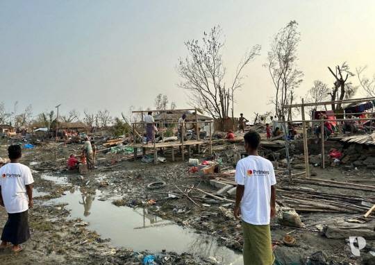 지난 5월 17일(현지시간) 이슬람계 소수민족 로힝야족이 집단으로 거주하는 미얀마 서부 라카인주의 시트웨 지역이 사이클론 ‘모카’로 폐허가 된 모습. 출처=로히터. 연합뉴스.