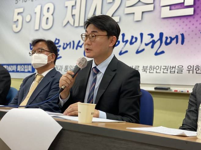 지난해 5월 북한인권법 집행을 촉구하는 기자회견에서 발언하고 있는 이영현 변호사.