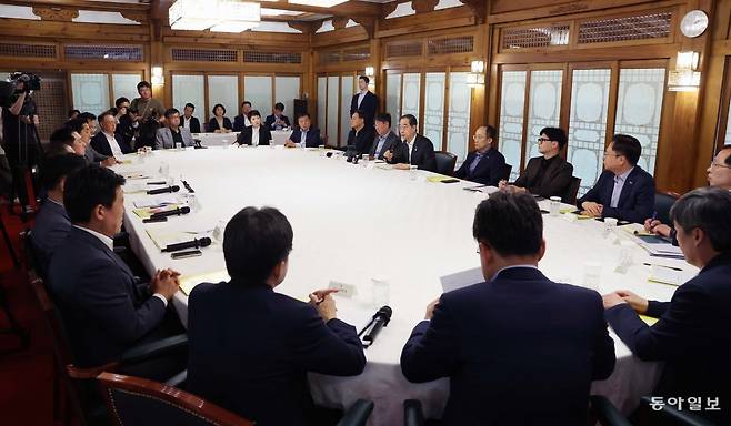 한덕수 국무총리가 18일 서울 종로구 총리공관에서 열린 고위당정협의회에서 발언하고 있다. 김재명 기자 base@donga.com