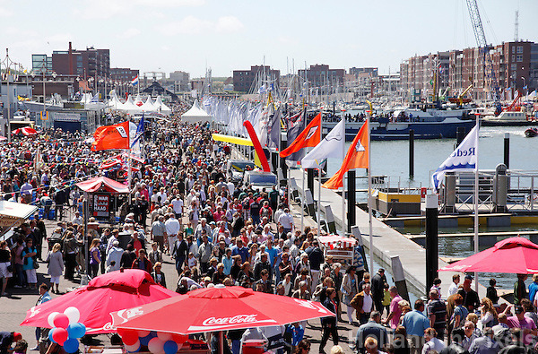 매년 6월 네덜란드의 항구도시 스헤베닝언(Scheveningen)에서 열리는 청어축제  ‘깃발의 날(Vlaggetjesdag)’ 모습.