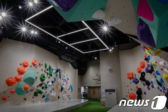 CGV 클라이밍 짐 '피커스' 신촌(CGV 제공)
