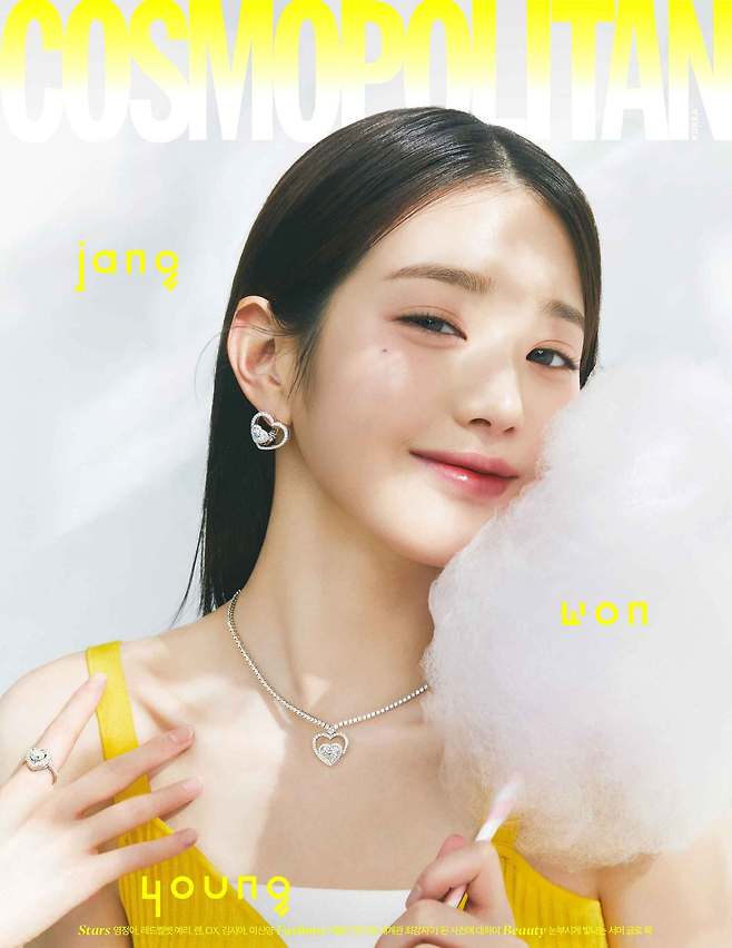 Seoul =) = IVE Jang Won-young showed off his cool visuals.On the 19th, fashion magazine Cosmopolitan released a part of the picture with Jang Won-young, the cover star of the July issue.Jang Won-young in the public picture was a concept of softness, and she wore a necklace with a heart motif and emanated loveliness.Jang Won-young bites a little bit of ice bar, cotton candy, blows bubbles in Tianjin, and raises summer sensibility.In a subsequent interview, Jang Won-young commented on IVEs narcissistic concept, I love the country itself, he said. Since I was a child, my parents helped me to grow up in love. I hope that those who listen to our songs will be able to love Jasin. Jang Won-young said that his favorite thing about Jasin is a dignified personality that does not depend on the gaze or words of others. He said, I want to fill more and achieve what I want to accomplish somehow, and this greed will not stop. No matter where I go, I always want to want something, I want to do things perfectly with my name.On the other hand, when asked about Jang Won-youngs current time, he replied, I am immature, mature, mature, immature and contradictory age. He said, I will do my best as a professional, .The July issue of Cosmopolitan, which Jang Won-young covers, will be available at bookstores nationwide from the 22nd, and can also be found on the Cosmopolitan Korea website and Instagram.