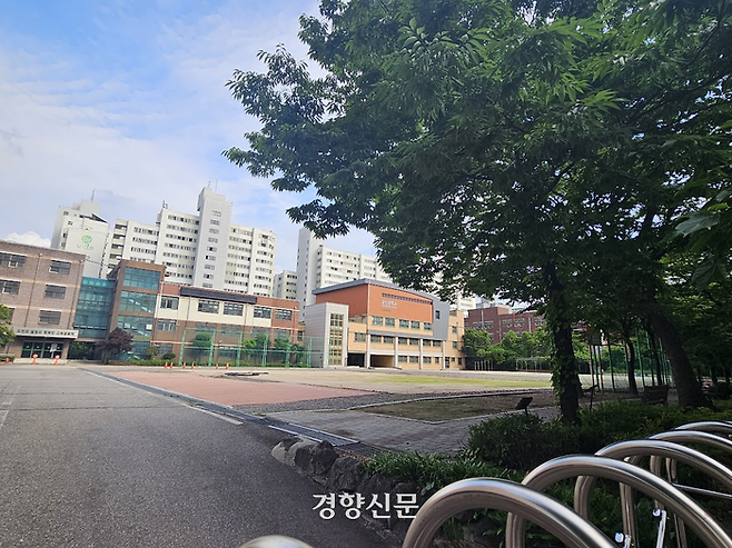 2020년 폐교된 서울 강서구 공진중 운동장이 텅 비어 있다. 남지원 기자
