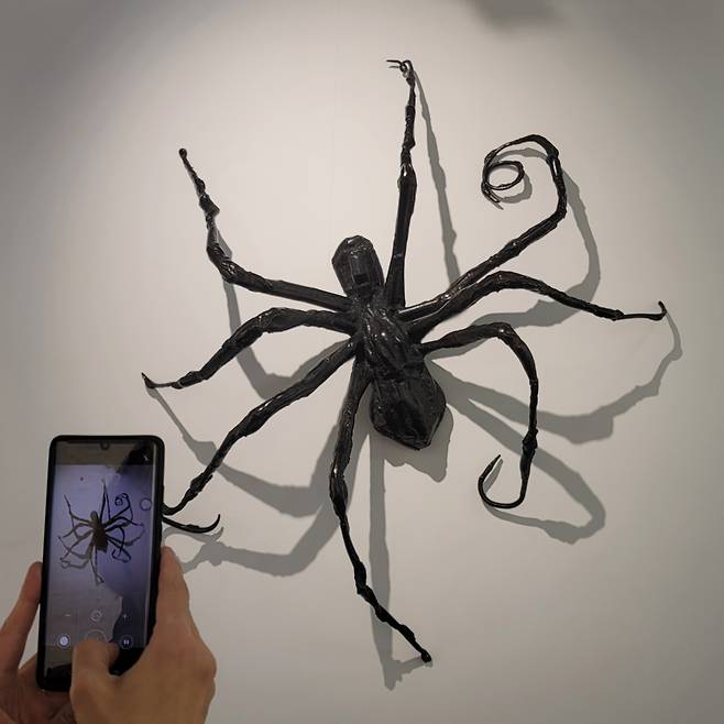 아트 바젤 인 바젤에서 2250만 달러에 거래된 루이스 부르주아(1911-2010)의 1996년작 ‘거미 Ⅳ’ [이한빛 기자]