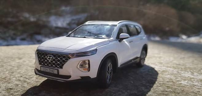 [서울=뉴시스]유튜버 '스무모형 Smoo'는 지난 2021년 2월22일 '근본의 국민 SUV, 현대 싼타페 만들기(아카데미 1/24 현대 싼타페)'라는 제목의 영상을 게재했다. (사진=스무모형 유튜브 채널 영상 캡처) 2023.06.16. photo@newsis.com *재판매 및 DB 금지