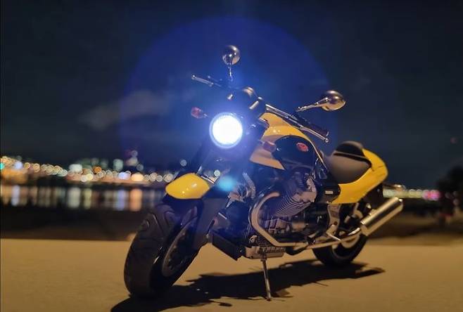 [서울=뉴시스]유튜버 '스무모형 Smoo'는 지난 2021년 10월28일 '이탈리아 클래식 바이크의 명가, 모토구찌 V10 센타우로 만들기'라는 제목의 영상을 올렸다. (사진=스무모형 유튜브 채널 영상 캡처) 2023.06.16. photo@newsis.com *재판매 및 DB 금지