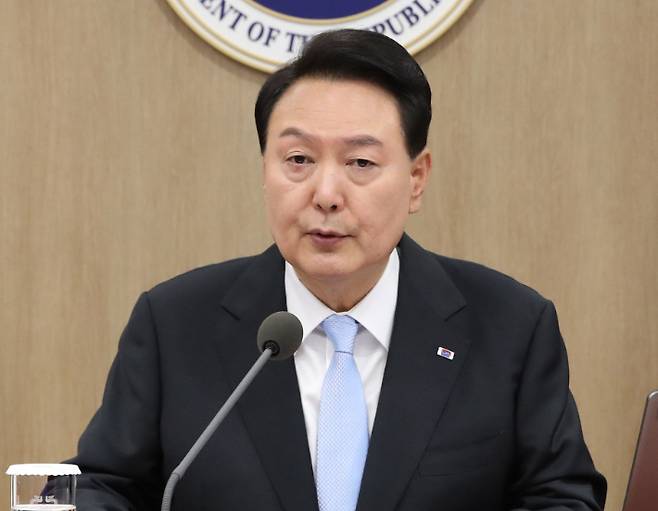 윤석열 대통령이 13일 서울 용산 대통령실에서 열린 국무회의에서 모두발언을 하고 있다. 연합뉴스