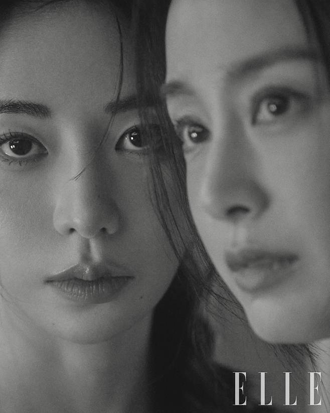 Actor Kim Tae-hee Lim Ji-yeon met intensely.Kim Tae-hee Lim Ji-yeon released a pictorial interview on fashion magazine Elle on the 19th.This picture captures the mysterious and beautiful tension between the two people in the background of the mansion.Those who coincided with Ginny TVs original drama The House with Madang were impressed by showing chemistry as good as smoke breathing.