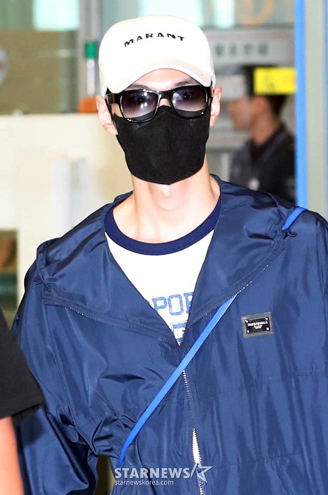 NCT 도영 '선글라스 뒤로 눈빛 살짝'[★포토]