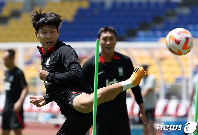 대한민국 축구대표팀 이강인이 17일 오전 부산시 연제구 부산아시아드주경기장에서 열린 파워에이드 오픈트레이닝에서 훈련을 하고 있다. 2023.6.17/뉴스1 ⓒ News1 박정호 기자