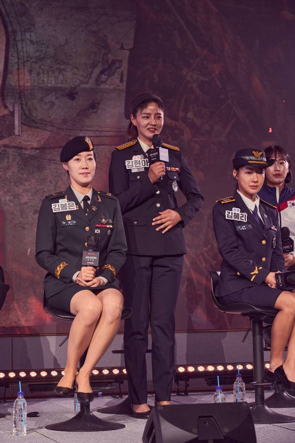 ‘사이렌: 불의 섬’ 제작발표회에서 발언하고 있는 김현아 소방장. (사진=넷플릭스 제공)