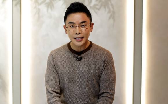 석사학위 논문 표절 의혹으로 지난 2020년 모든 방송에서 하차했던 한국사 강사 설민석 씨가 학위 취소 후 연세대 교육대학원에 다시 입학한 것으로 확인됐다. [사진=설민석 유튜브]