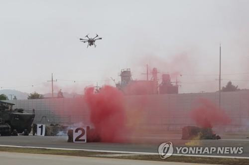 공격하는 소총 드론 [연합뉴스 자료사진]