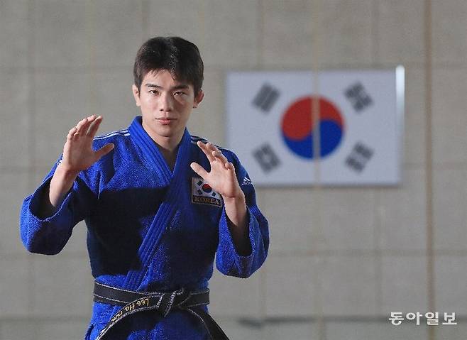 남자 유도 60kg급 국가대표 이하림(한국마사회)이 14일 경기 용인대 무도관에서 잡기 준비 자세를 취하고 있다. 이하림은 9월 개막하는 항저우 아시아경기에서 29년 만의 이 대회 남자 60kg급 금메달에 도전한다. 용인=김재명 기자 base@donga.com