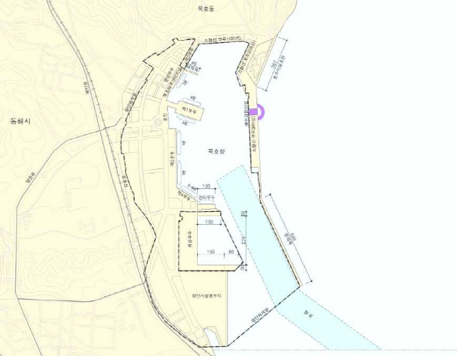▲ 국방과학연구소가 동해 묵호항 준설토매립장 일부 부지와 배후지역에 해양무인체계 연구단지를 조성하려는 계획을 동해시에 제안한 가운데, 국과연과 주민들간 철도시설 조기 철거문제를 놓고 막판 협의를 벌이고 있다.제4차 묵호항 항만기본계획 평면도.