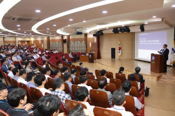 부산교통공사가 22일 오전 본사에서 국민권익위원회 정승윤 부위원장 초청 청렴특강을 열었다. 사진=부산교통공사 제공