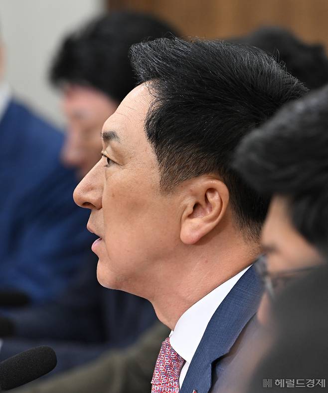 김기현 국민의힘 대표가 22일 서울 영등포구 여의도 국회에서 열린 최고위원회의에 참석해 발언하고 있다. 임세준 기자