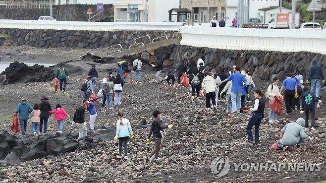 해안 제주줍깅 [제주환경운동연합 제공.재판매 및 DB 금지]