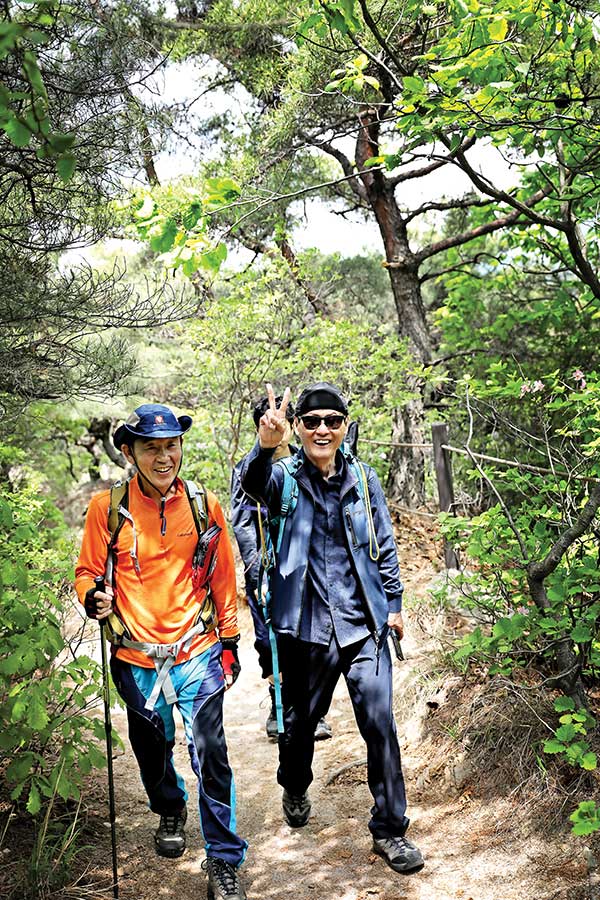 산행 내내 환한 미소로 이야기를 들려주었던 최창열씨와 김기진씨.