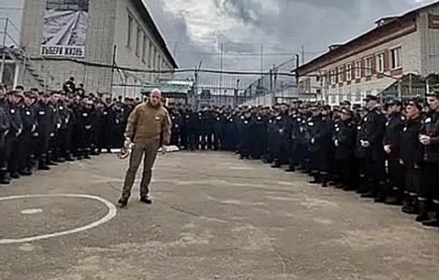 지난해 러시아 죄수들을 상대로 용병을 모집하고 있는 프리고진의 모습