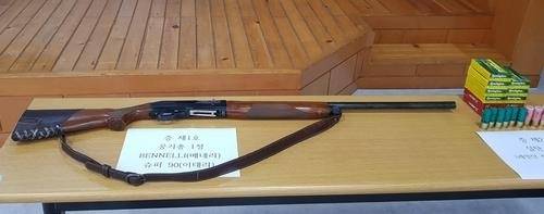 김씨가 범행에 사용한 엽총. - 연합뉴스