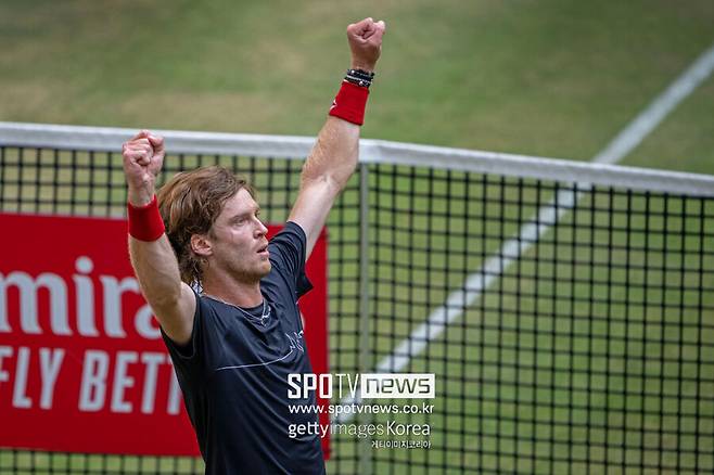 ▲ 2023년 ATP 투어 할레오픈 단식 결승에 진출한 안드레이 루블레프가 환호하고 있다.