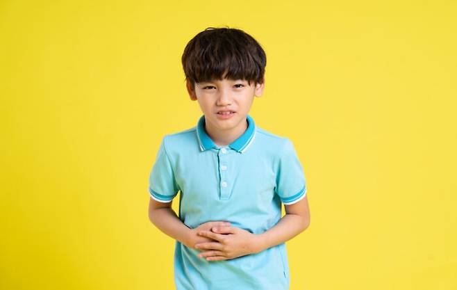 장이 약한 우리 아이들에게 더위 속 장염은 단골 불청객처럼 찾아온다. [사진=게티이미지뱅크]