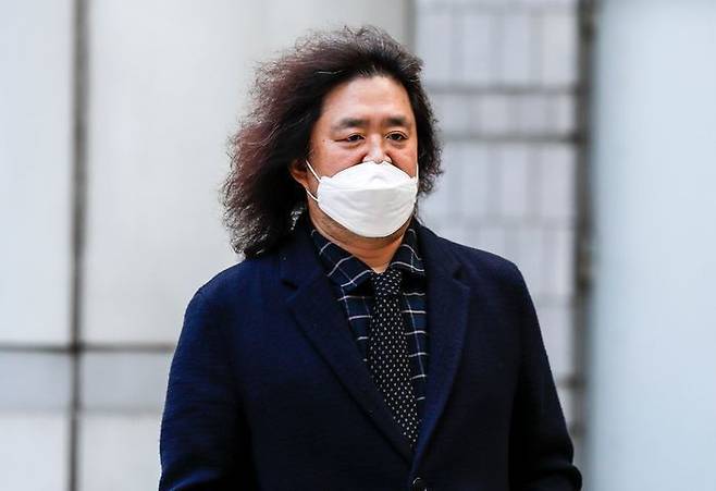 방송인 김어준 씨가 지난해 12월 7일 오전 서울고등법원에서 열린 언론인선거운동 금지 관련 3차 공판에 출석하고 있다.ⓒ 뉴시스