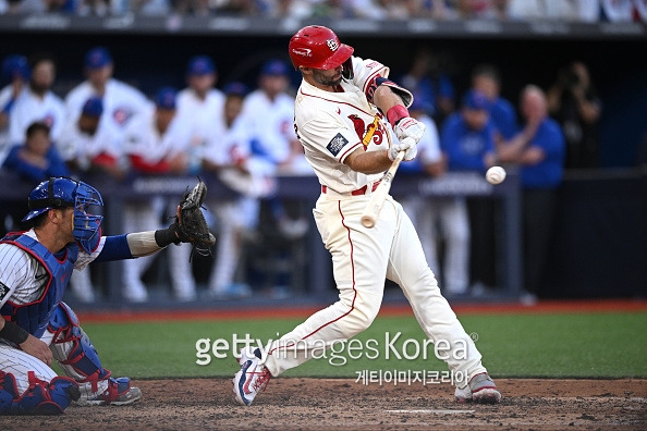 세인트루이스 폴 골드슈미트(오른쪽)가 MLB 역사상 최초로 5개국에서 정규시즌을 치른 선수가 됐다. 사진=게티이미지