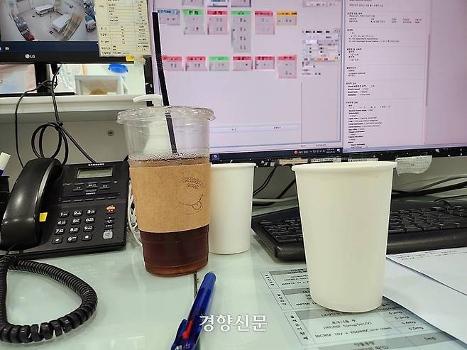 정 간호사가 오전 7시에 출근해서 겨우 한 모금 마신 커피는 퇴근하는 오후 2시40분쯤까지도 다 마시지 못했다. 유선희 기자