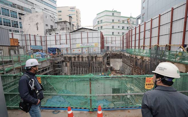 전통적인 건축 공법은 공사기간도 길고, 사고 위험도 높다.[사진=뉴시스]