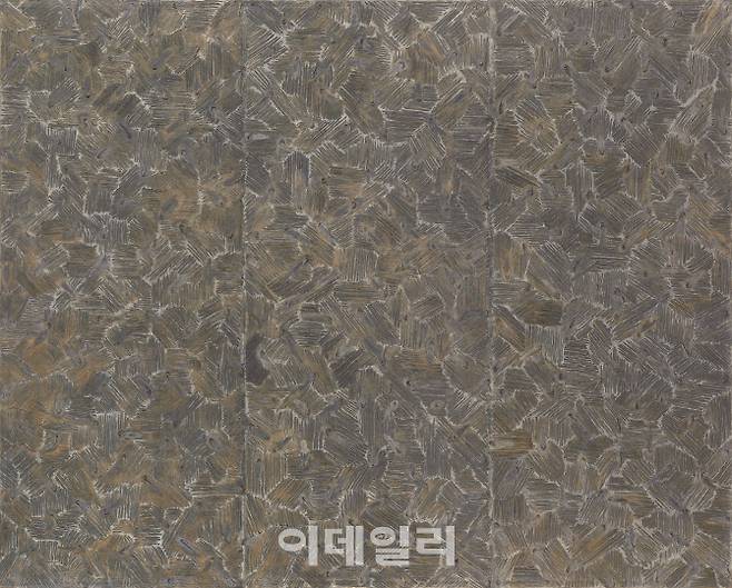 박서보의 ‘묘법 No.88912’(1988·181.8×227.3㎝). 케이옥션이 28일 ‘6월 경매’에 내건다. ‘지그재그 묘법’ 시기에 제작한 흔치 않은 작품이다. 추정가 6억 2000만∼12억원(사진=케이옥션).