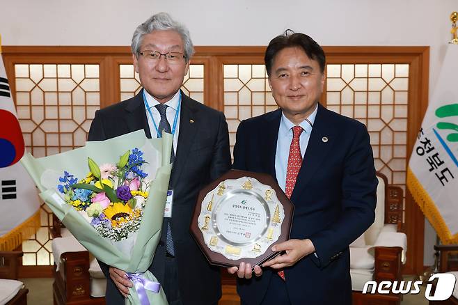 충북도는 28일 박기출 PG 오토모티브 홀딩스 회장을 명예도지사로 위촉했다.(충북도 제공)