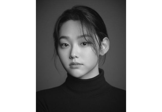 그룹 아이오아이와 구구단 출신 배우 강미나가 7년 만 젤리피쉬엔터테인먼트를 떠난다. 젤리피쉬엔터테인먼트 제공